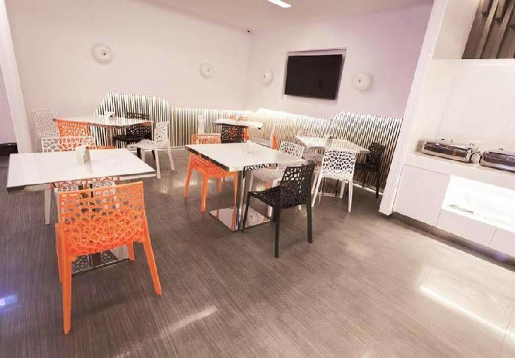 Royal Hotel Group- Central Park Branch Гаосюн Экстерьер фото