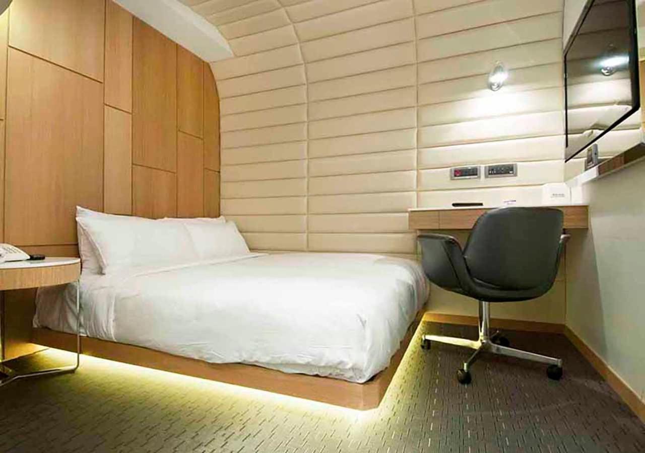Royal Hotel Group- Central Park Branch Гаосюн Экстерьер фото